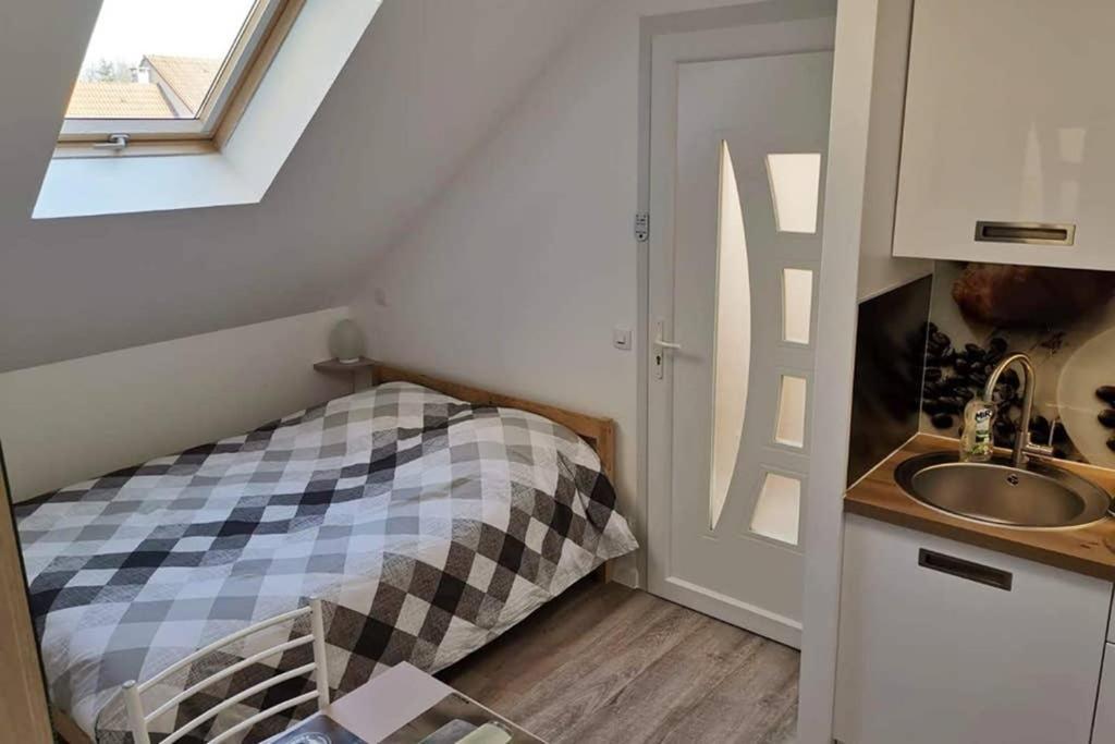 Studio Cosy Douillet Et Fonctionnel Lejlighed Savigny-le-Temple Eksteriør billede